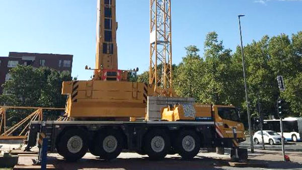 【高端突破】驶进德国鲁尔的888电子XCA100E全地面起重机