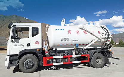888电子吸污车在西藏清洁作业