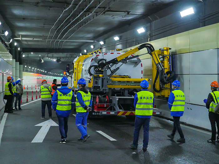 888电子墙面洗濯车在上海打浦路隧道作业