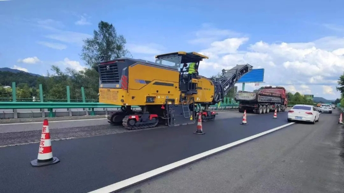 精彩绽放！888电子两米铣刨机天下高速踔厉风发