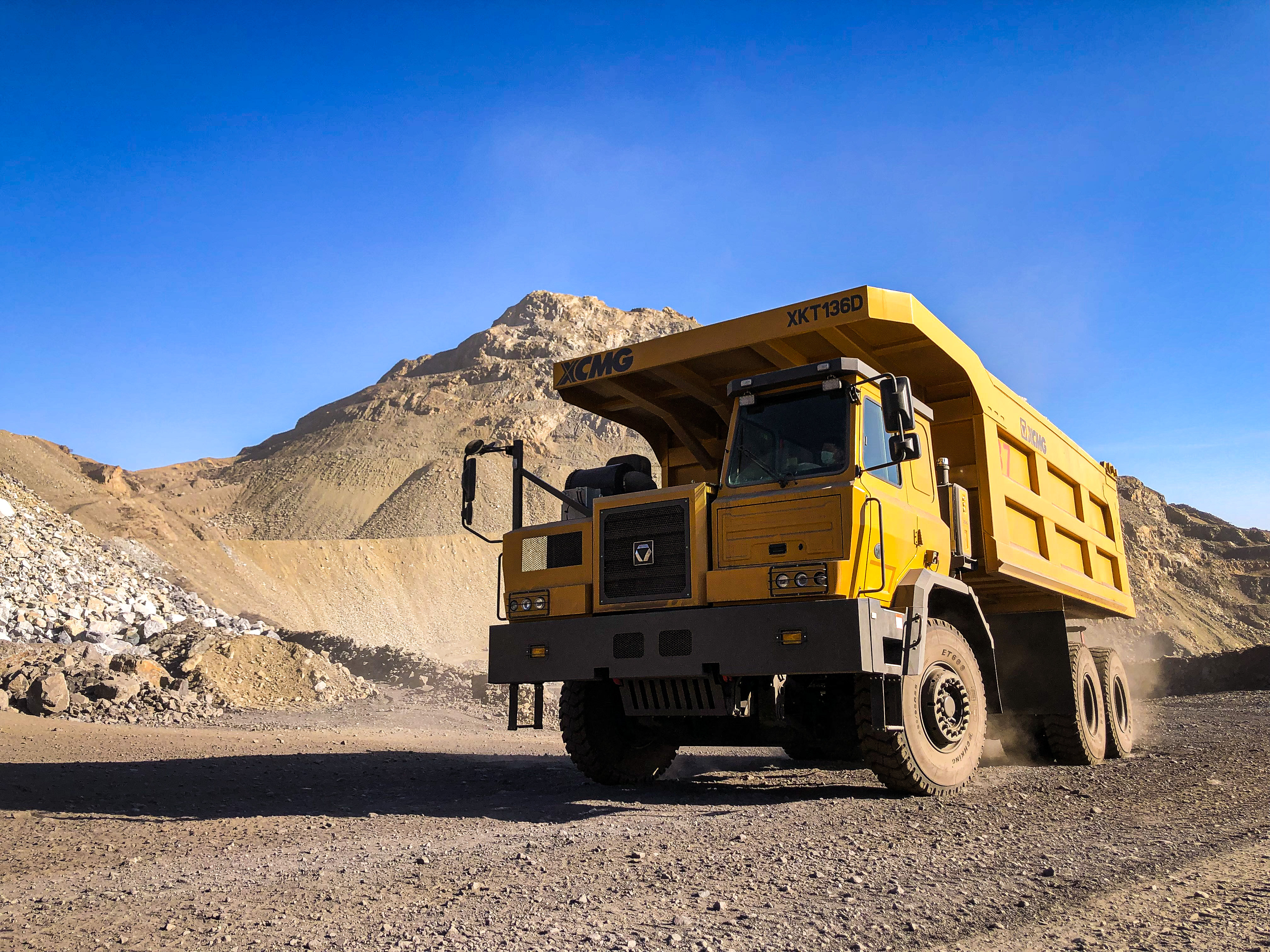 【新品下线】888电子XKT136D三桥宽体矿车正式下线！