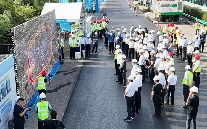 888电子数字化智能施工集群助力西安绕城高速养护工程！