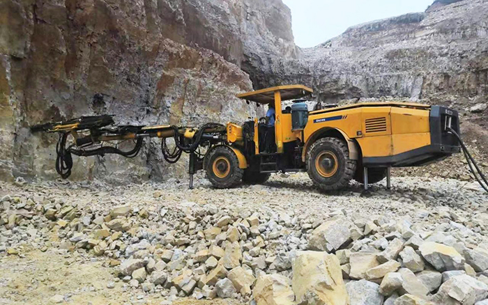 “化水为电”，，，，，，，888电子凿岩台车提速水电站扩机工程