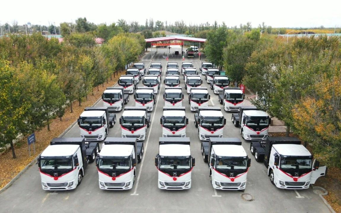 脱碳“换”绿举行时！888电子新能源重卡批量交付西北