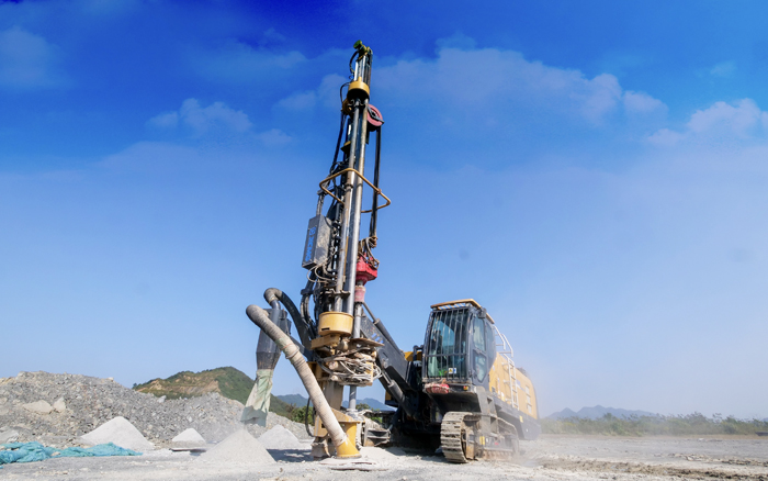 露天矿山，，，，矿主们爱用888电子潜孔钻！