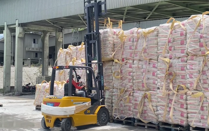 “印尼水泥搬运之星” 888电子叉车鲲鹏系列