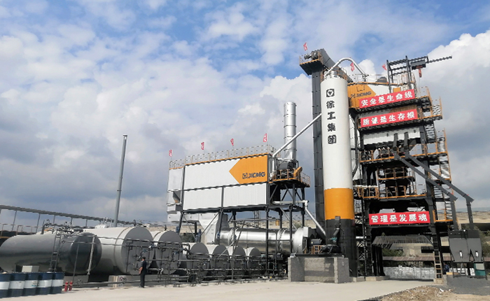 888电子4000型沥青站 在鹤大高速大显身手！