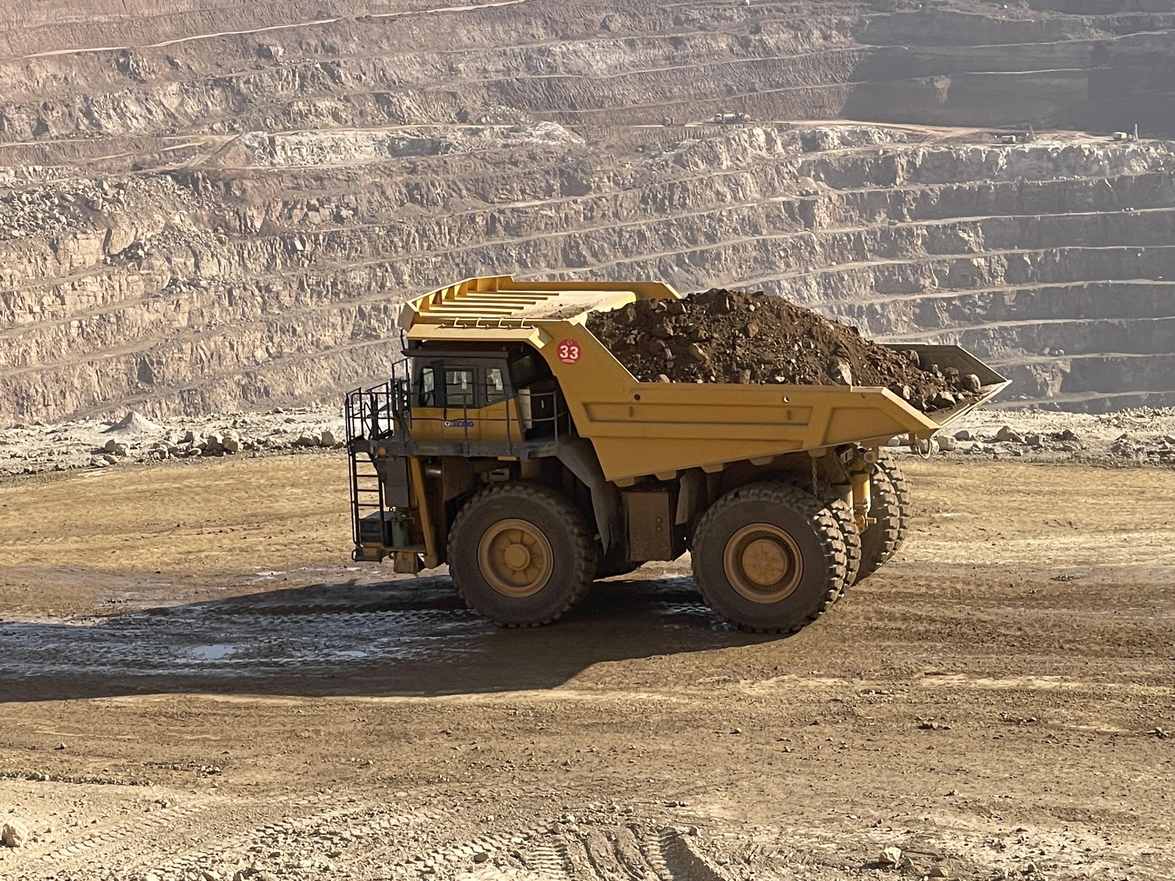 888电子XDE130双桥刚性矿车效能非凡！